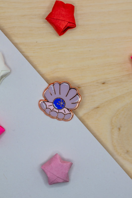Pearl Oyster Mini Pin